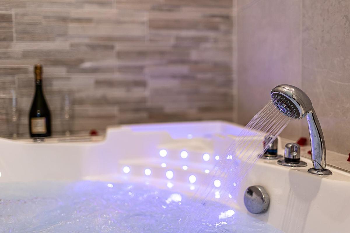 Apartamento Havre De Paix Jacuzzi Asnières Exterior foto