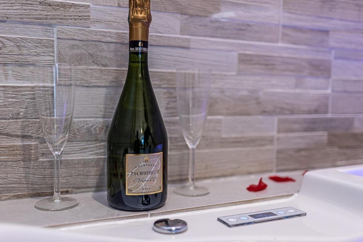 Apartamento Havre De Paix Jacuzzi Asnières Exterior foto